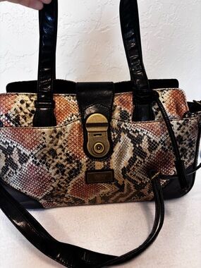 Gigi‎ Hill Snakeskin print Tote Bag Red Lining Gold Hardware Key Detail